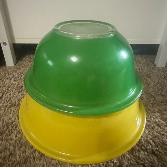 Two 1980’s Pyrex primary color mixing bowls green & yellow - Picture 1 of 8